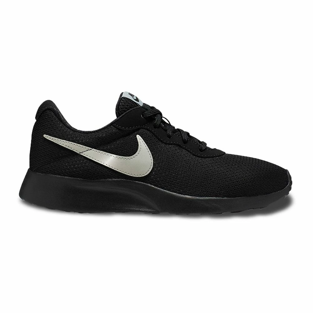 Nike Tanjun Women's Sneakers 7 Nike Tanjun Women's Sneakers - Image 5